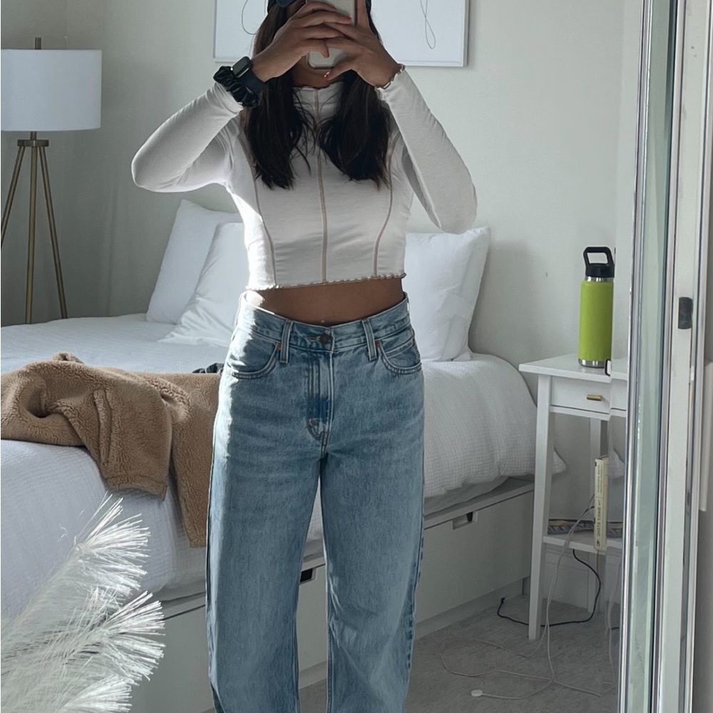 Aritzia White Long Sleeve Crop Top